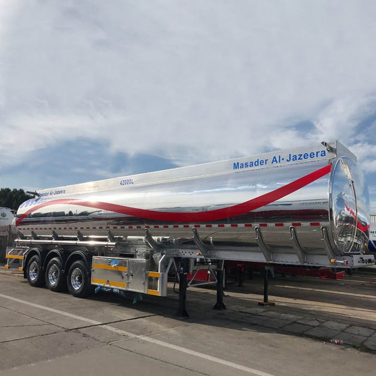 Fuel-Tanker-Trucks-for-Sale-Tri-Axle-Oil-Trailer-Fuel-Semi-Tanker-Trucks-for-Sale-1