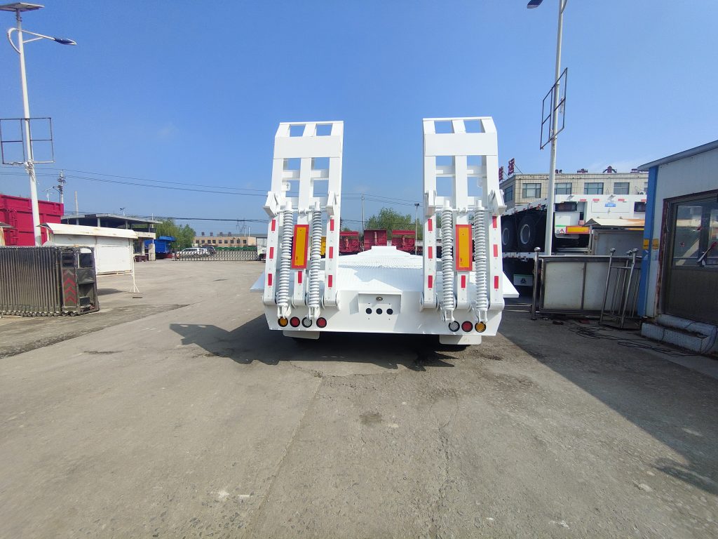 Four Units 4-axle low-bed semi-trailer customized by Pakistani customers插图6