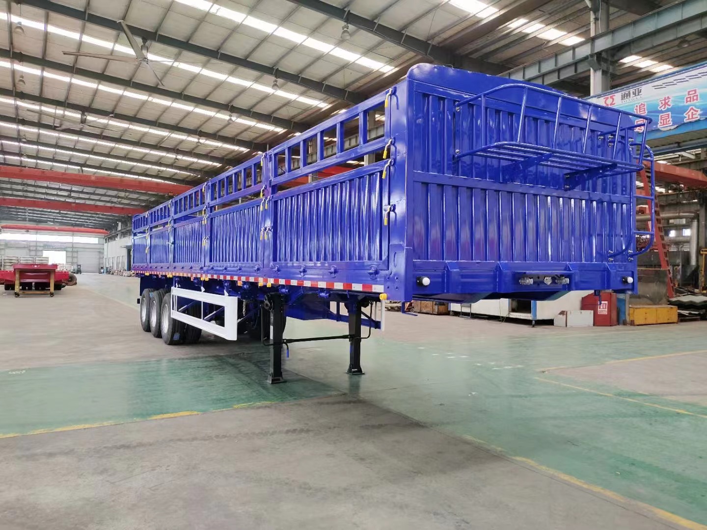 Discover the Versatility and Durability of Luckin Vehicle’s Fence Semi Trailer插图3