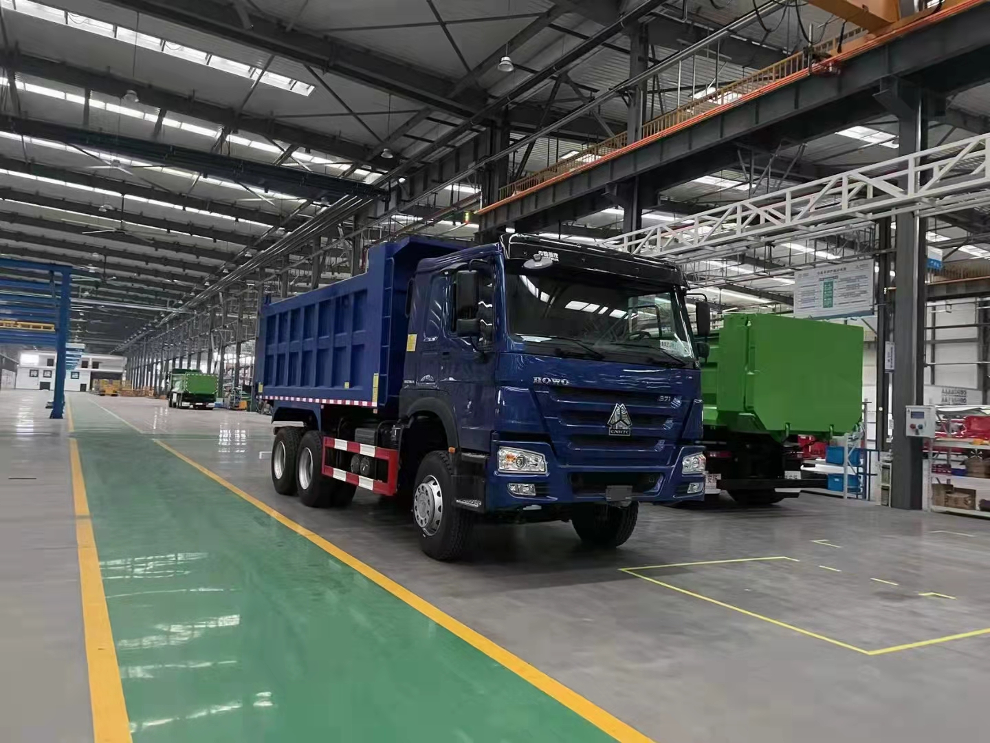 Efficient Hauling with Luckin’s Hot Selling HOWO Dump Truck – 6X4, 371HP Power!插图1