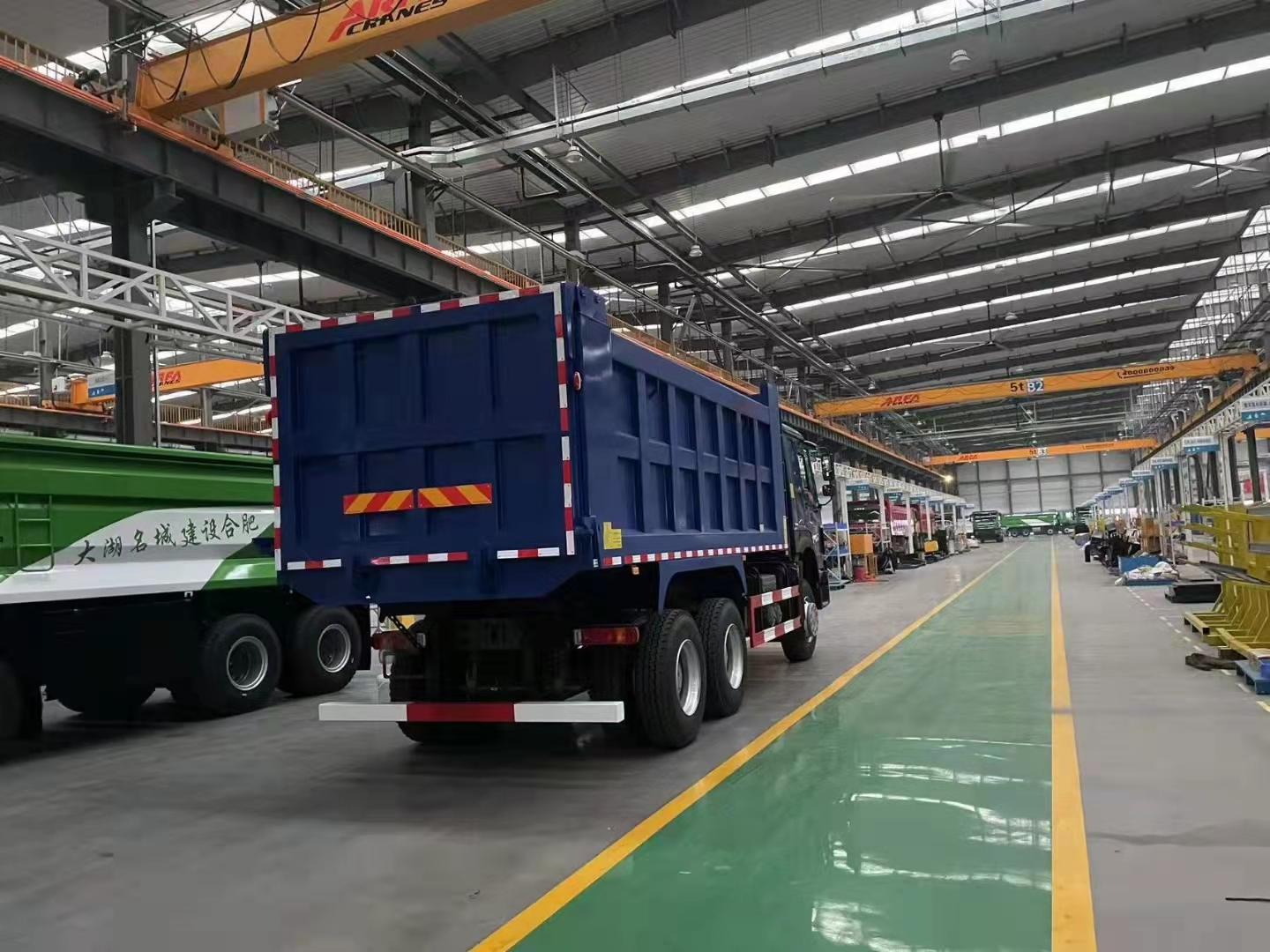 Efficient Hauling with Luckin’s Hot Selling HOWO Dump Truck – 6X4, 371HP Power!插图3