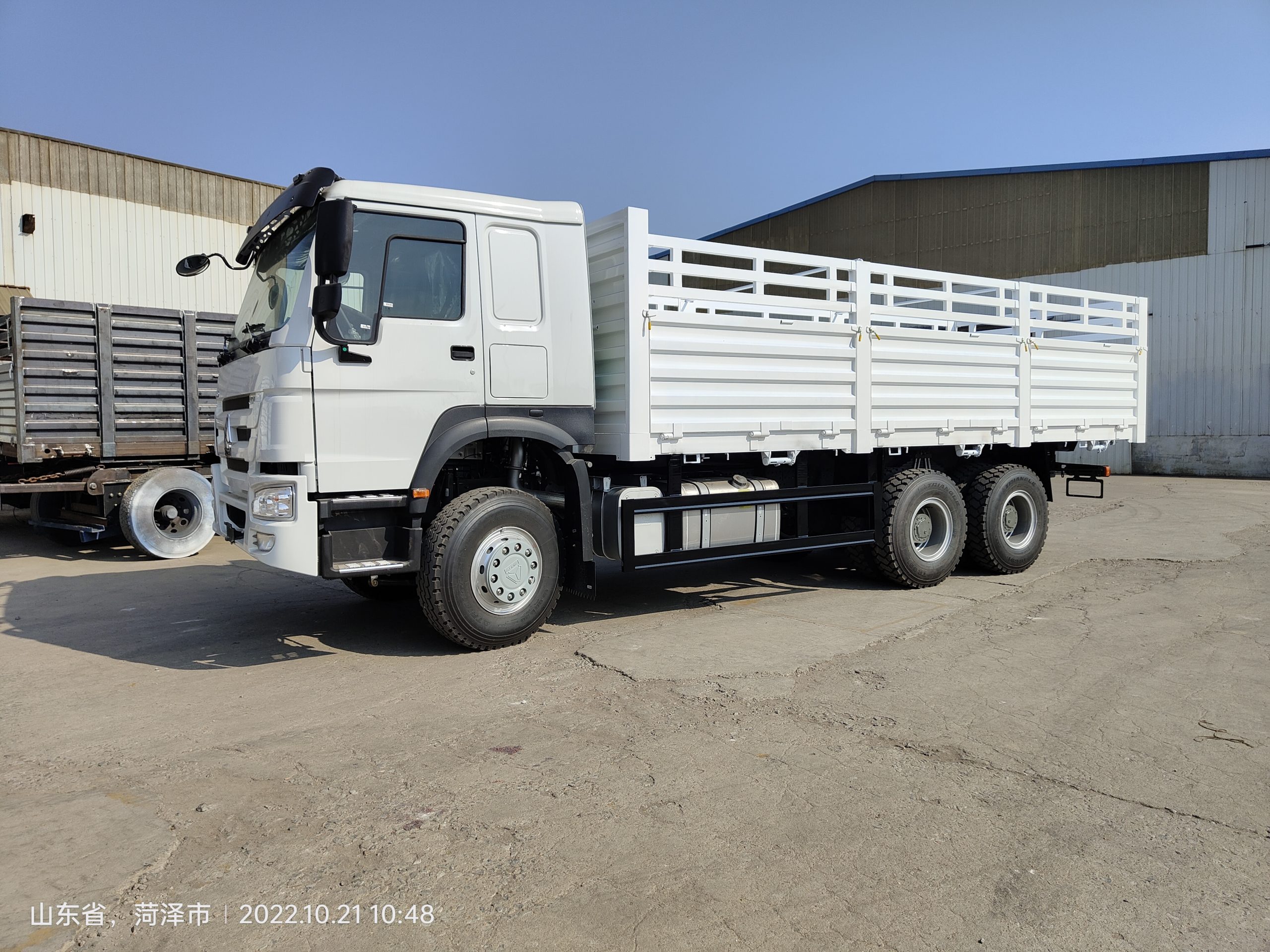 3 Axles Cargo Fence Truck with Cargo Drawbar Trailer插图