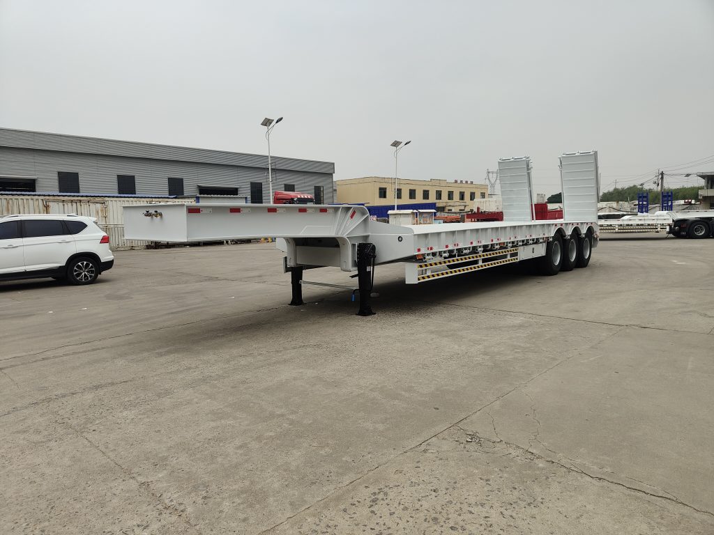 LUCKIN Best Price 3 Axle Lowbed Semi Trailer for Transport Heavy Duty Machine插图