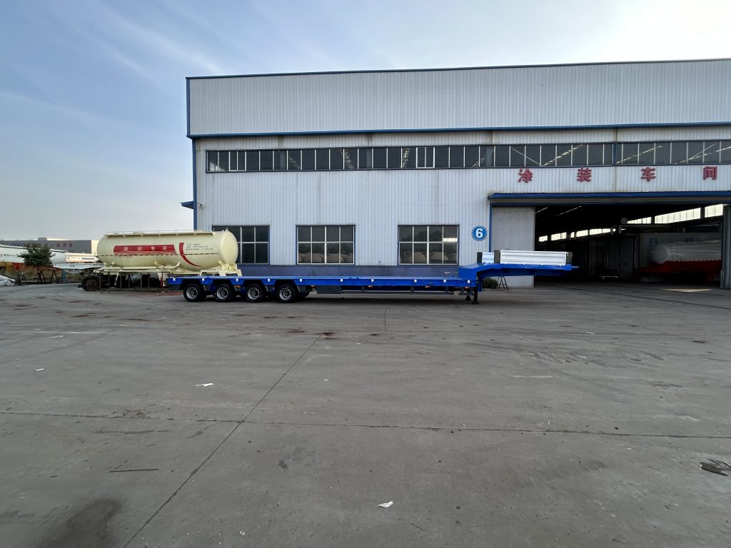 4 Axle Lowbed Semi Trailer for Sale in Russia插图3