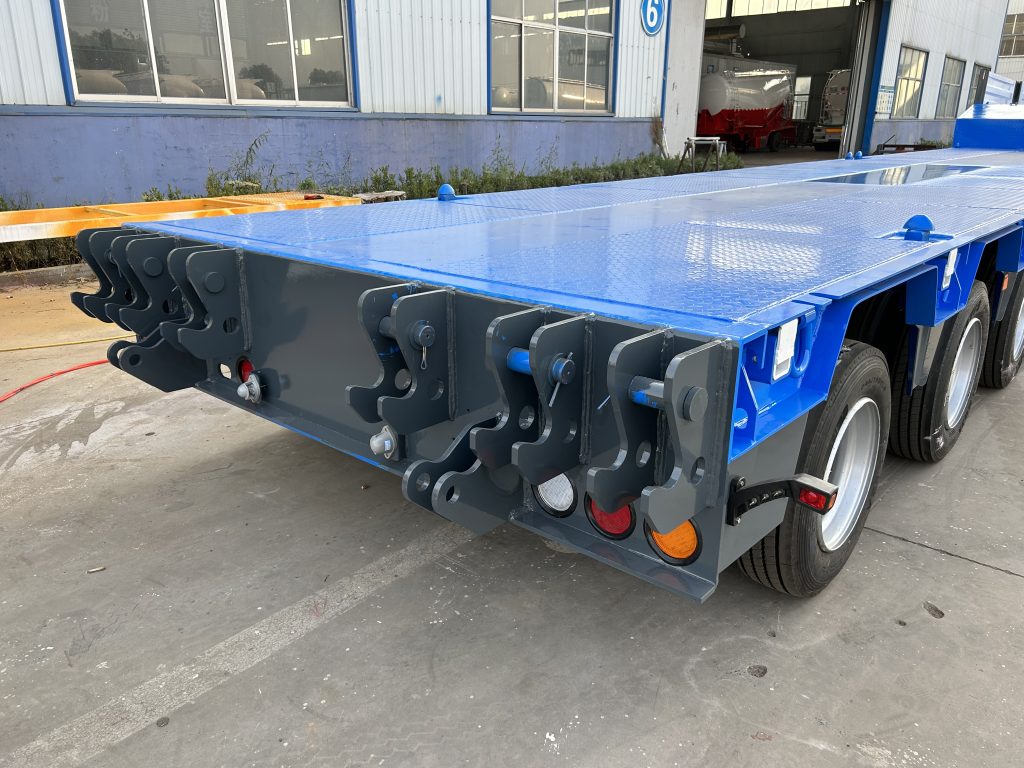 4 Axle Lowbed Semi Trailer for Sale in Russia插图1