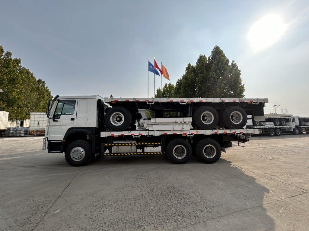 Sinotruk HOWO 400HP Cargo Truck and 3 Axle Side Fence Drawbar Trailer插图1