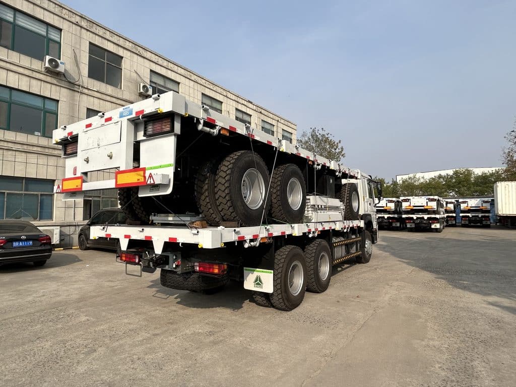 Sinotruk HOWO 400HP Cargo Truck and 3 Axle Side Fence Drawbar Trailer插图2